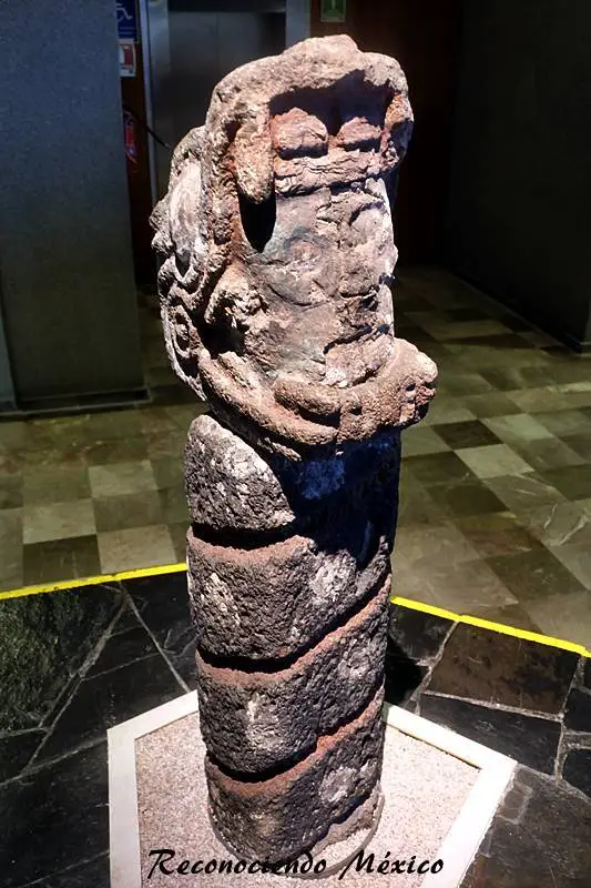 escultura de serpiente en el museo del templo mayor