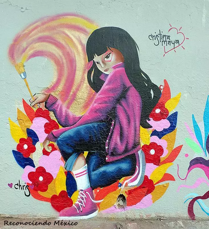 personaje femenino en el festival de graffiti juntas hacemos mas